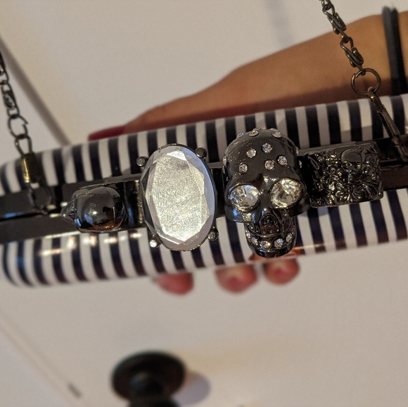 Pin- Up Clutch - Picture 3 of 5